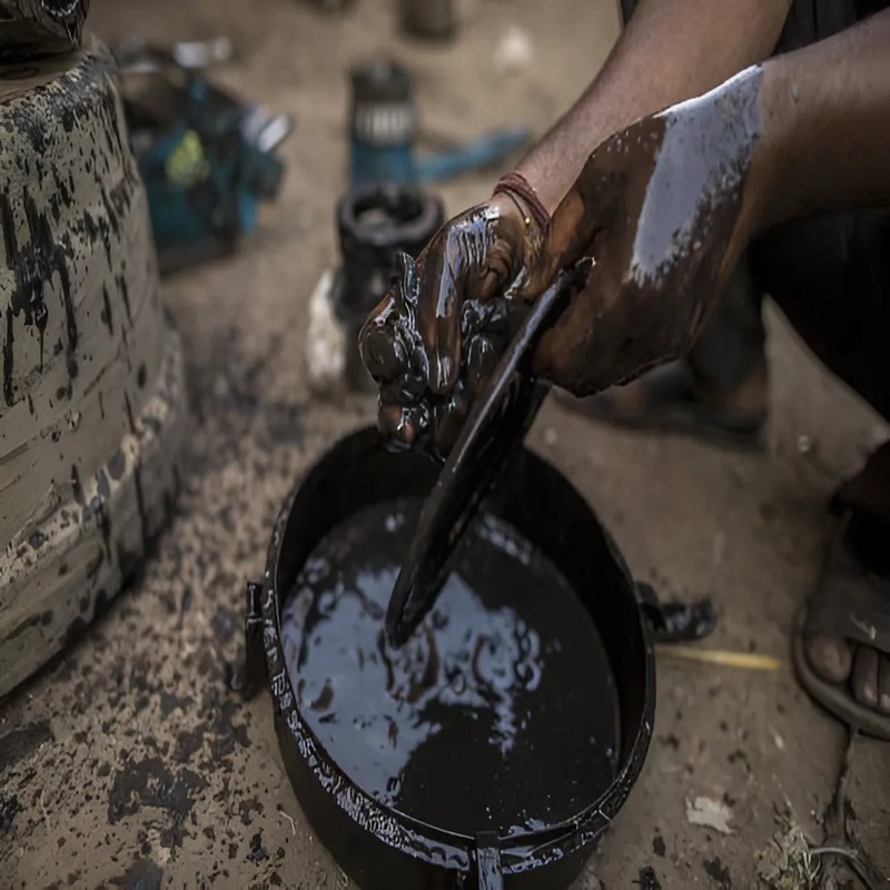 engine-oil-black-what-it-means-and-when-you-should-worry-2